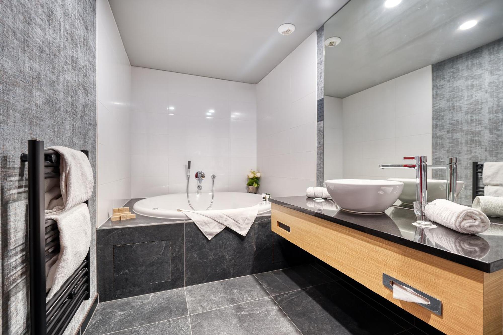 Hotel Verviers Van Der Valk Bagian luar foto