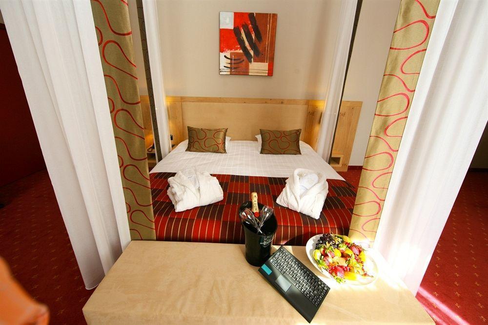 Hotel Verviers Van Der Valk Bagian luar foto