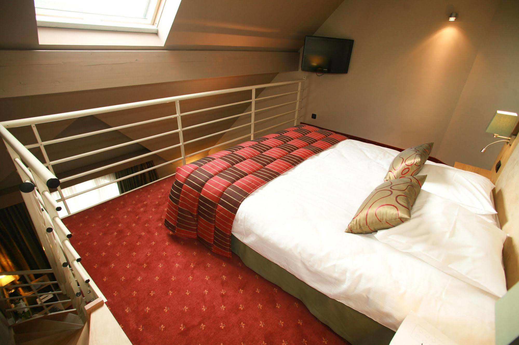 Hotel Verviers Van Der Valk Bagian luar foto